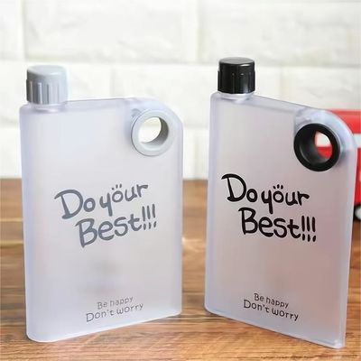 250ml 350ml 500ml PP plástico resistente ao calor garrafas de bebida quadradas com tampa OEM/ODM